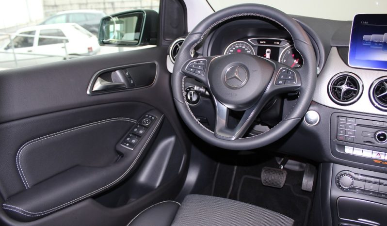 MERCEDES-BENZ – CLASE B 220 D 4MATIC lleno