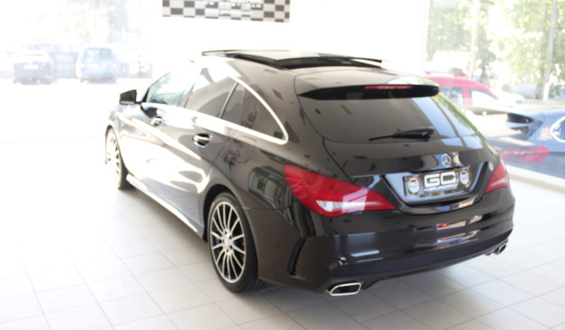 MERCEDES-BENZ Clase CLA CLA 220 d AMG Line Shooting Brake lleno