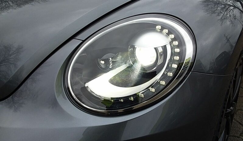VOLKSWAGEN Beetle Cabrio 2.0 TDI 140cv Sport lleno