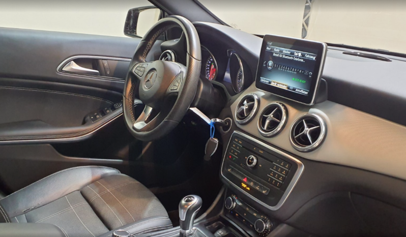 Mercedes Benz GLA 180 URBAN 2015 lleno