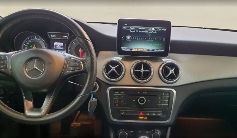 Mercedes Benz GLA 180 URBAN 2015 lleno