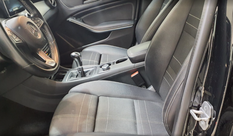 Mercedes Benz GLA 180 URBAN 2015 lleno