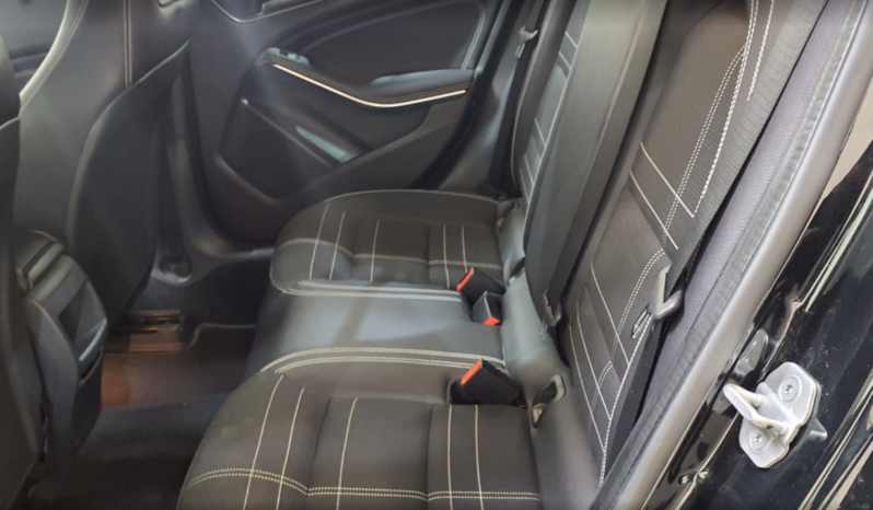 Mercedes Benz GLA 180 URBAN 2015 lleno