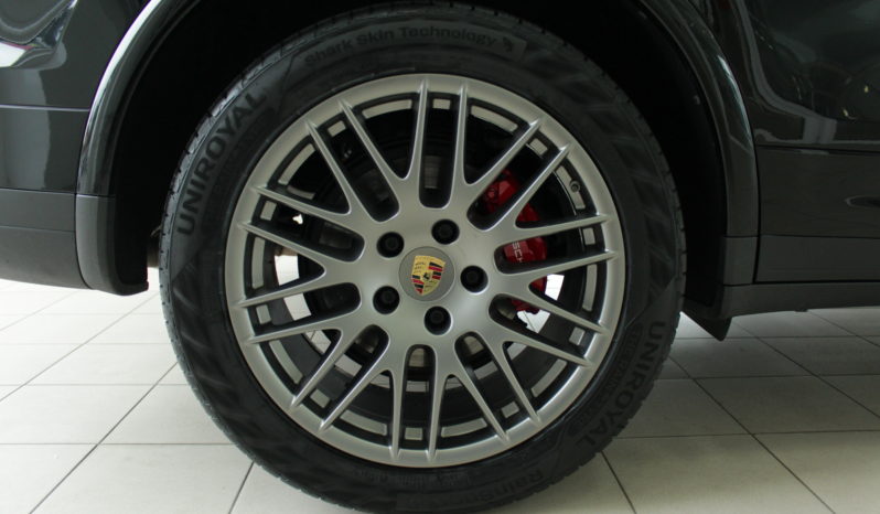 PORSCHE CAYENNE PLATINIUM EDITION lleno