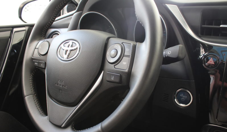 TOYOTA AURIS 1.8 HYBRIDO 100CV GASOLINA (HEV) lleno